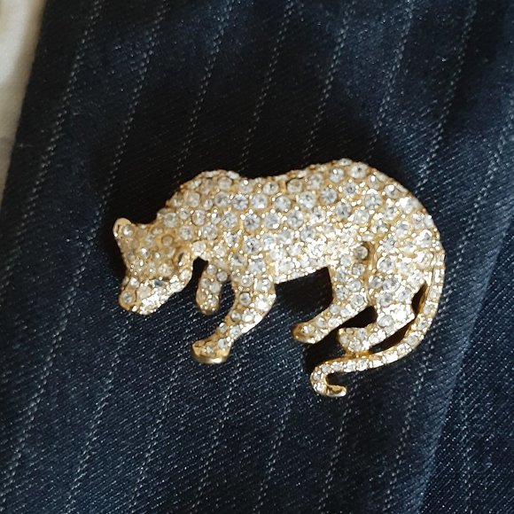 AFJ goldtone rhinestone-studded leopard/cheetah pin/brooch - Picture 2 of 5